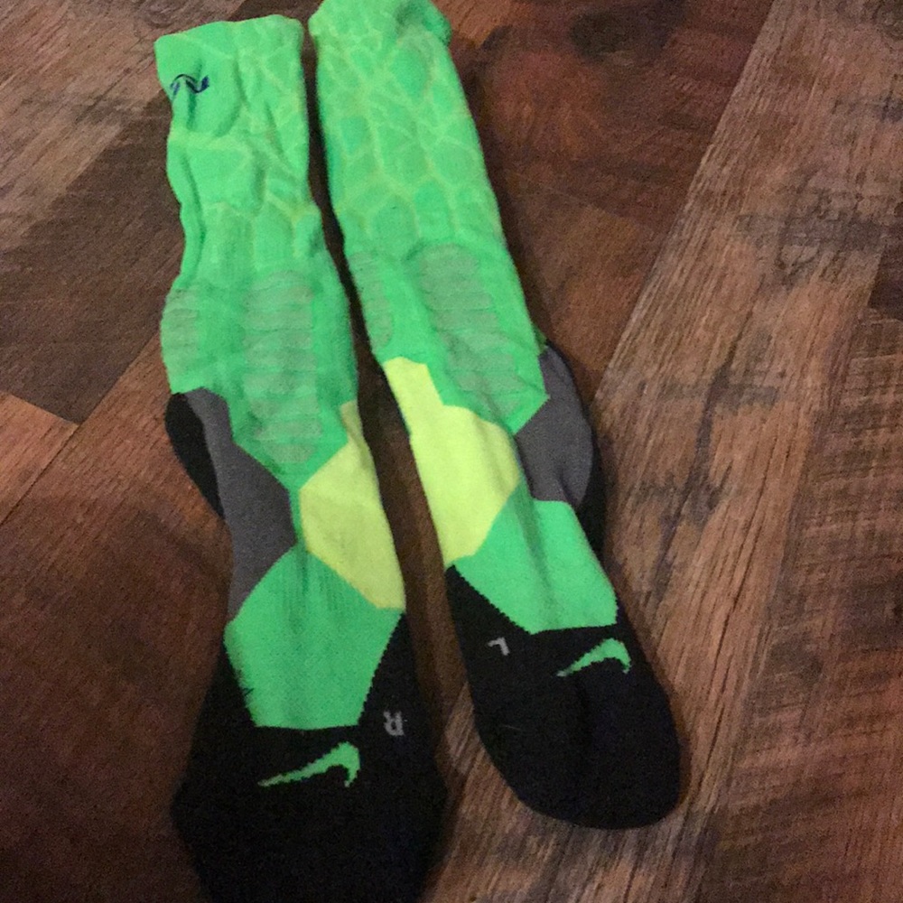Men’s Nike Hyper Elite socks. Size L